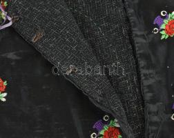 Nógrád megyei virágos, gyöngyös fekete selyem mellény, 1900 körül, sérült. 39x38cm