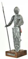 Nagyméretű, ólomkatona, fa talapzaton. m: 40 cm