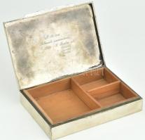 Fém doboz, jelzett, fa betéttel. 20x14x4 cm