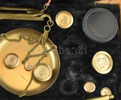 Ékszermérleg fa dobozban, 23x13x3cm