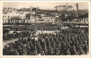 1938 Léva, Levice; bevonulás, tábori mise a Kossuth téren, Országzászló. Foto Hajdu / entry of the Hungarian troops, field mass, Hungarian flag (fa)