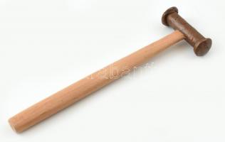 Cizellőr kalapács, fa-fém, h: 22,5 cm