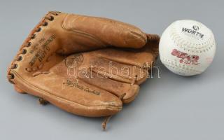 Pro Model japán bőr baseball kesztyű és Worth márkájú baseball labda, kopott.