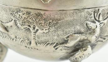 Ezüst (Ag) régi, vadász jelenetes lábas fűszertartó. Jelzett, kisebb elszíneződéssel, d: 6 cm, 44,5 ...