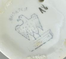 Aquincum lány , kézzel festett porcelán. Jelzett, kopott. m: 13 cm