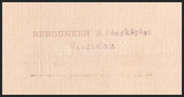 cca 1920-1930 Dévaványai műhímző- és varró tanfolyam csoportképe, Singer varrógép reklámplakáttal, k...