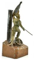 I. világháborús Monarchiás katona spiáter figura szobor, talapzaton, jelzés nélkül, kopásnyomokkal, ...