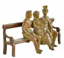 I. Világháborús katonák a padon és anya gyermekével. Bécsi bronz, jelzés nélkül, kopott, 1915 körül....