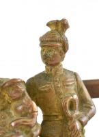 I. Világháborús katonák a padon és anya gyermekével. Bécsi bronz, jelzés nélkül, kopott, 1915 körül....