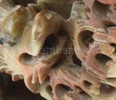 Figurális, sárkányos zsírkő váza, faragott, Kína, 1920 körül. m: 18 cm, kopott