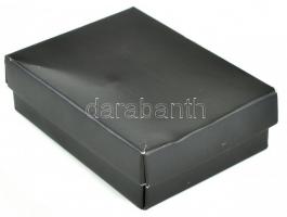 Zsolnay ezüst és fehér mázas porcelán nyaklánc medál, szövet láncon. Jelzett, hibátlan, eredeti dobo...