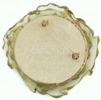 Camea jellegű bross. d: 6 cm