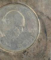 Ezüst (Ag) tálka, Churchillt és II. Erzsébetet ábrázoló emlékéremmel (Nagy-Britannia 1965. 1C Cu-Ni ...