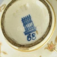 Antik Zsolnay váza, kézzel festett porcelánfajansz, jelzett, sérült, m: 12 cm