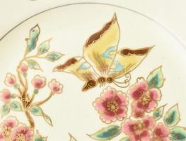 Zsolnay virág mintás süteményes készlet. Kézzel festett, részben jelzett, kopott, mázrepedt d: 18 cm...