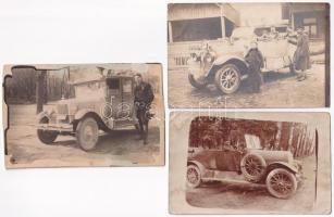 3 db RÉGI fotó képeslap: régi kocsik (kettőn katonák) / 3 pre-1945 photo postcards: vintage automobiles (2 photos with German and K.u.K. soldiers)