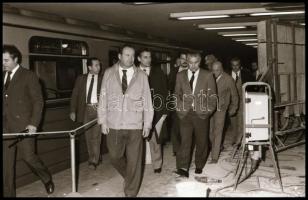 1984 Urbán Lajos közlekedési miniszter látogatása a Metró Vállalatnál, 33 db vintage negatív, 24x36 ...