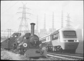 Korok és technikák találkozása a vasúti síneken, 1 db vintage NEGATÍV, 3,5x4,7 cm