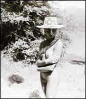 cca 1982 Kalapos játékok, Menesdorfer Lajos (1941-2005) budapesti fotóművész hagyatékából 3 db vinta...