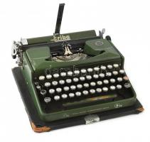 cca. 1940 Seidel Naumann írógép, magyar betűkiosztással, kopott, sérült, dobozban.
