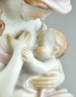 Herendi szoptató anya, kézzel festett, jelzett, apró kopással, m:19 cm