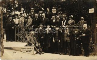 1911 Karlovy Vary, Karlsbad; Cafépark "Schönbrunn" / café park with guests. Kammerfotograf...