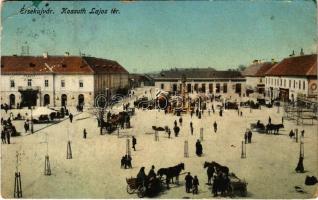 1913 Érsekújvár, Nové Zámky; Kossuth Lajos tér, piac, Szálloda az Arany Oroszlánhoz, üzletek. Adler József kiadása / square, market, hotel, shops (r)