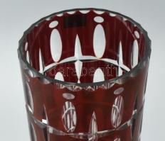 Bordó kristály váza, gazdag csiszolással. Hibátlan. Jelzett. m: 35 cm