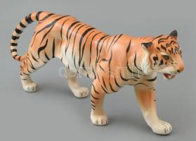 Fajansz tigris, kézzel festett, jelzett, kis kopással, h: 37 cm, m: 16cm