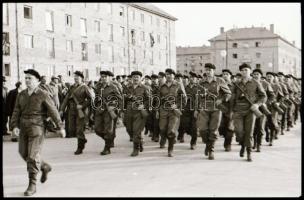 cca 1960 Munkásőrség, 37 db negatív kockát tartalmazó filmszalag