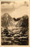 1952 Tátra, Magas-Tátra, Vysoké Tatry; Skalnaté pleso s Lomnickym stítom / Kő-pataki-tó, Lomnici-csúcs / lake, mountain peak (fa)