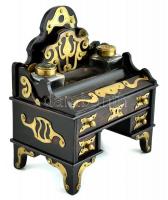 Szecessziós írószekreter formájú kalamáris, fa, réz veretekkel, apró sérülésekkel. 20x13x24cm