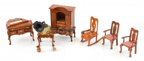 Fa bababútor készlet, (székek, szekrény, gramofon) m: 6 és 13 cm között