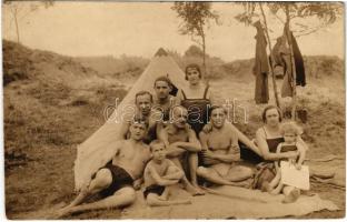 1926 Göd, fürdőzők csoportképe a parton sátorral. photo (Rb)