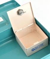 Fegyverdoboz fém, benne lőszertároló dobozzal. 32x22x 11 cm