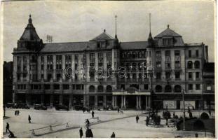 1940 Debrecen, Arany Bika szálloda, automobilok. Löbl Dávid és Fia kiadása (vágott / cut)