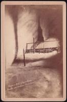 1887 Dobsinai-jégbarlang, lugos a bal folyosóban, keményhátú fotó, ifj. Divald Károly, Igló, hátoldalon feliratozva, 11×16 cm / Dobschauer Eishöhle / Dobšinská ľadová jaskyňa / ice cave, vintage photo