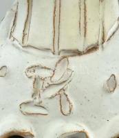 Kovács Éva (1938-2017): Ülő lány, mázas kerámia, restaurált, jelzett, m: 14cm