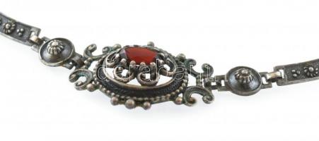 Ezüst (Ag) Nyaklánc és bross gránáttal ékítve, részben jelzett, h: 39cm, 3x2,5cm, bruttó: 29g