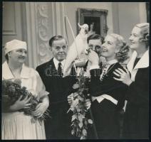 cca 1930-1940 5 db amerikai filmfotó, feliratozottak (Warner Bros, Paramount Pictures, stb.), 16x15 ...