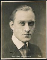 cca 1930-1940 5 db amerikai filmfotó, feliratozottak (Warner Bros, Paramount Pictures, stb.), 16x15 ...