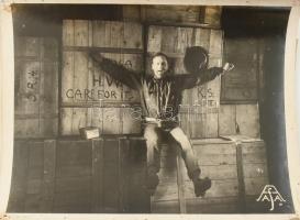 cca 1930-1940 A Szerelem ellenőre és egyéb filmek jelenetei, 15 db nagyméretű filmfotó, részben feli...