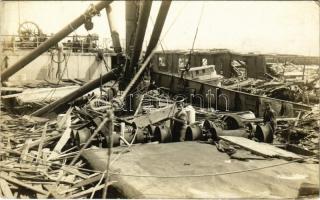 1916-17 SS MORAWITZ egycsavaros tengeri áruszállító gőzhajó hurrikán után Amerikában, matrózok a fedélzeten a roncsok között / Hungarian cargo steamship after the hurricane in the USA. photo
