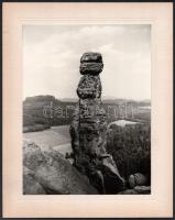 Die Barbarine, einer der bekanntesten Kletterfelsen, photo, 23.5x18 cm / sziklaképződmény, kartonra kasírozott fotó, 23,5x18 cm