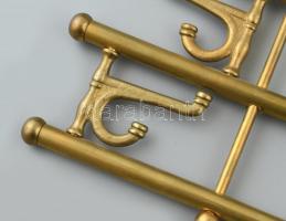 Ruhafogas, falra akasztható, réz, h: 55 cm