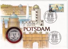 Németország 1993F 10M Ag "1000 éves Potsdam" érmés borítékban, elsőnapi bélyegzéses bélyeggel, német nyelvű leírással T:PP patina Germany 1993F 10 Mark Ag "1000th Anniversary - Potsdam" in coin envelope with first day of issue stamp, with German information C:PP patina Krause KM#180