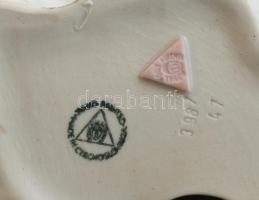 Royal Dux Jeges medve, kézzel festett porcelán, jelzett. Apró tűzrepedéssel az alján. m: 25cm