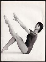Óvári Éva (1962 -) tornász, kétszeres olimpikon aláírt fotója 24x18 cm