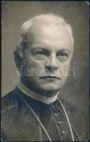 cca 1910-1920 Prohászka Ottokár (1858-1927) püspök, író, politikus, fotólap Goszleth és Fia budapesti műterméből, hidegpecséttel jelzett, sarkán törésnyom, 14×9 cm
