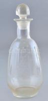 Metszett, csiszolt üveg palack, dugóval, kopásnyomokkal, m: 17,5 cm